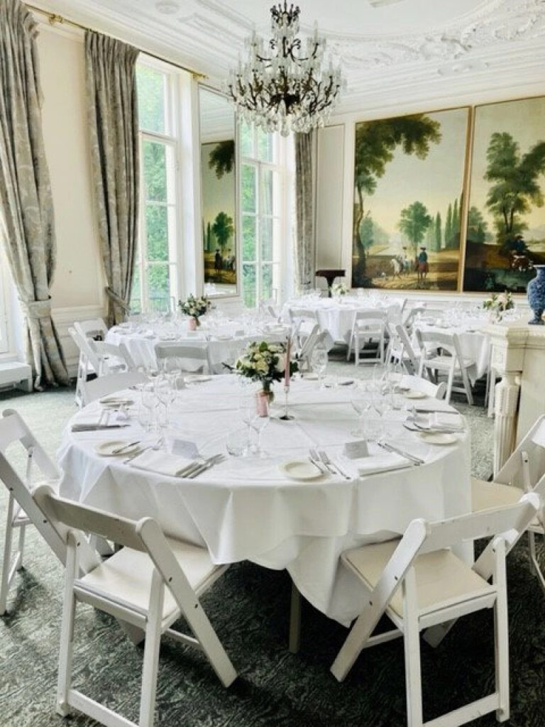 Diner setting door Weddingplanner bij Kasteel Oud poelgeest in de regio Den Haag